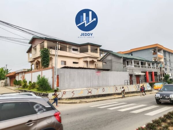 Offre spéciale : vente d'un domaine de 32 pièces à Riviera ABATTA