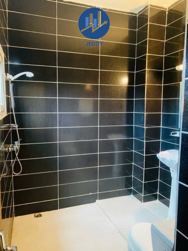 Offre exceptionnelle: Vente d'un bel hôtel à BONOUA avec piscine