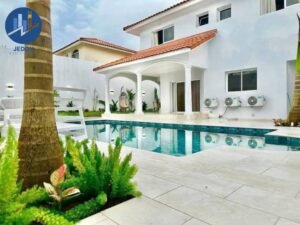 Vente exclusive d'une villa duplex 7 pièces à la Riviera ABATTA