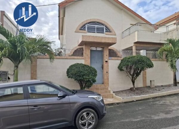 Vente d'une belle villa duplex 10 pièces à Angré 8e tranche