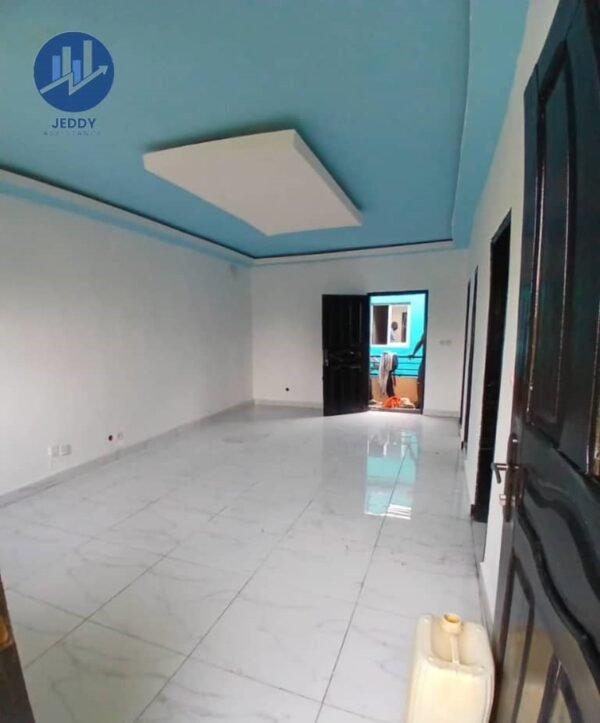 Location d'un appartement de 2 Pièces au 2e étage à Angré CHU