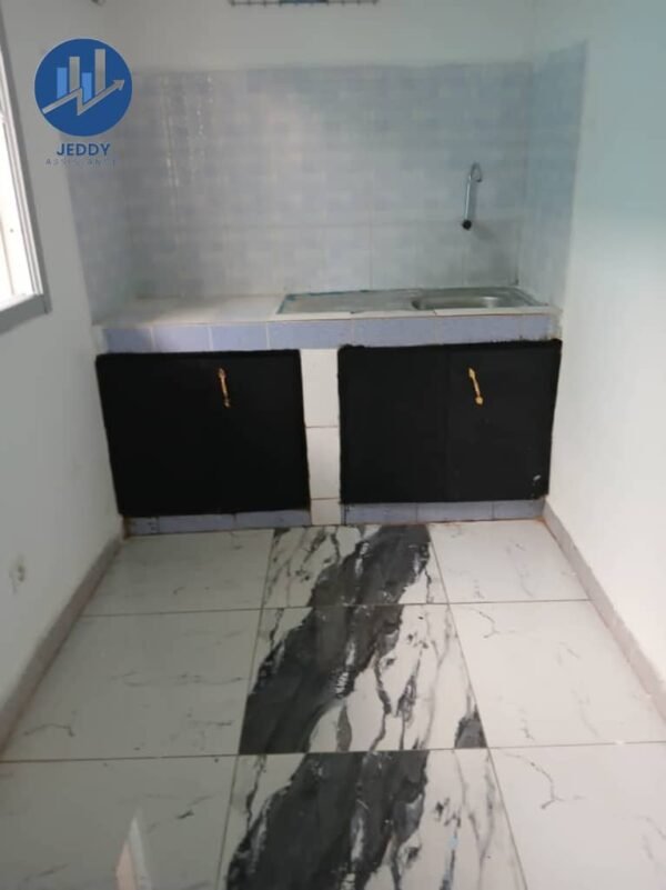 Location d'un appartement de 2 Pièces au 2e étage à Angré CHU